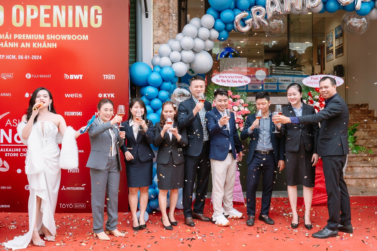 Không khí tưng bừng trong ngày khai trương 