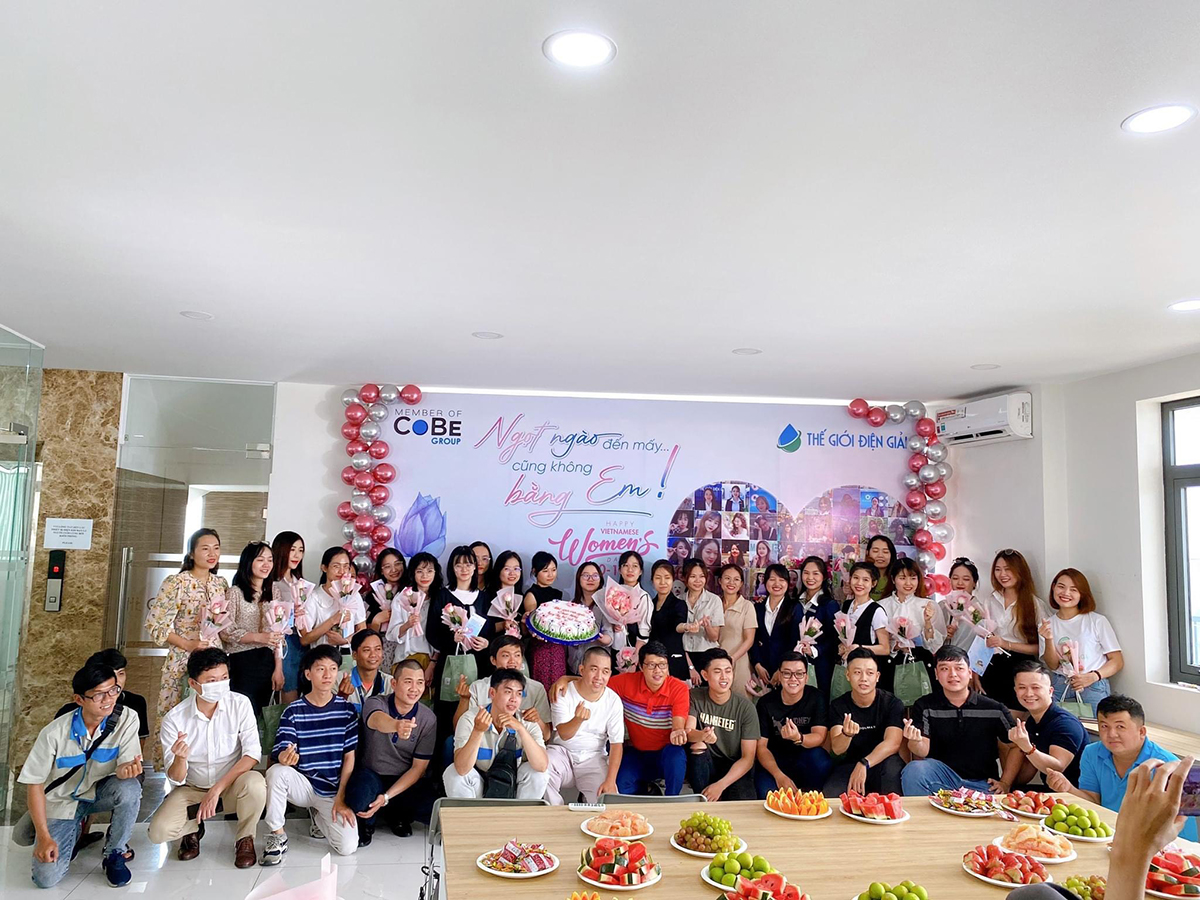 Thế Giới Điện Giải dành tặng những lời chúc tốt đẹp và nhiều phần quà ý nghĩa đến những "bóng hồng" của "đại gia đình"