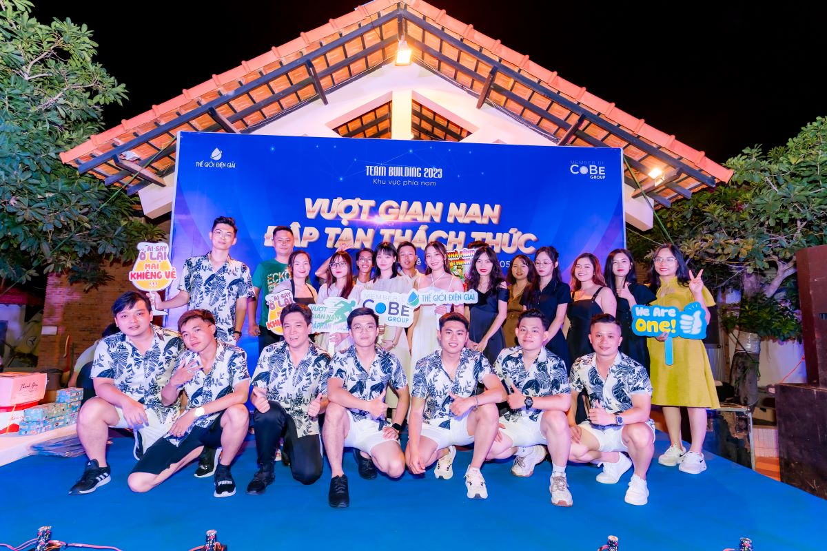 Tat-ca-thanh-vien-the-gioi-dien-giai-tu-hop-tai-dem-tiec-gala-dinner