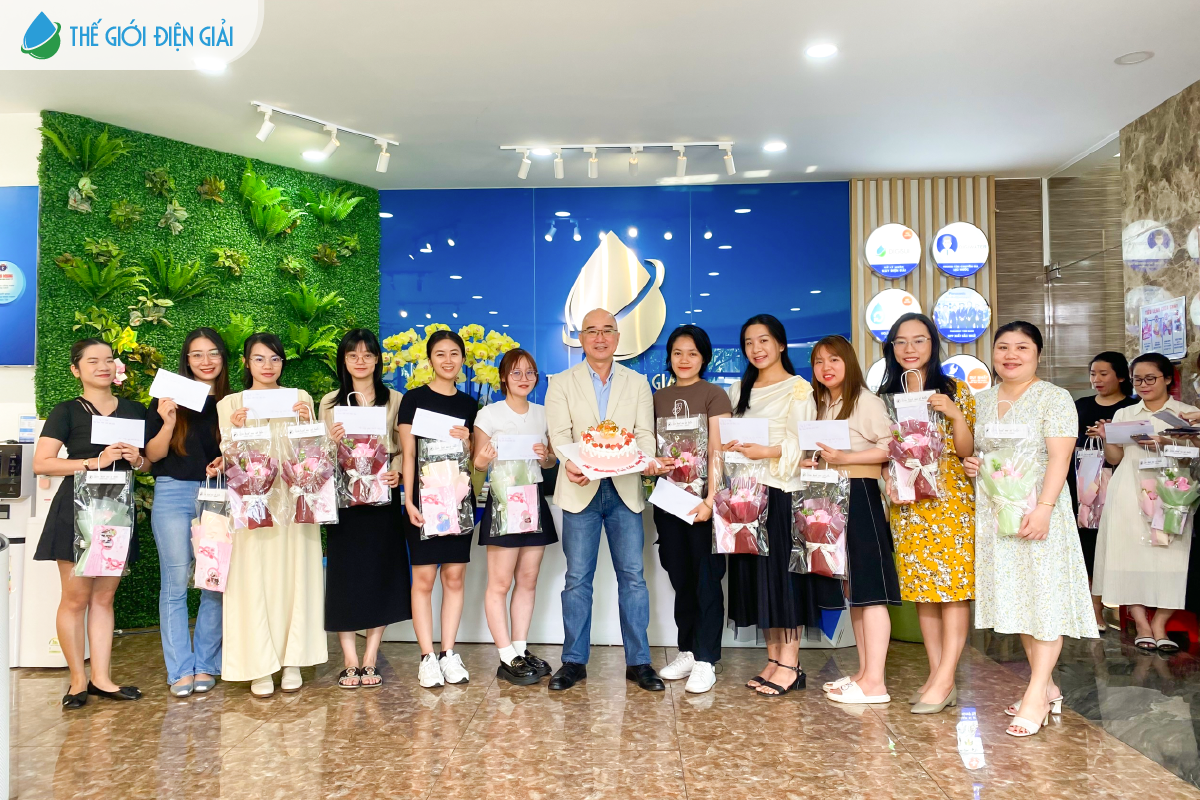 Đội ngũ nhân viên nữ của Thế Giới Điện Giải giống như những giọt nước iON kiềm quý giá, luôn sáng tạo, cống hiến và tận tâm mỗi ngày
