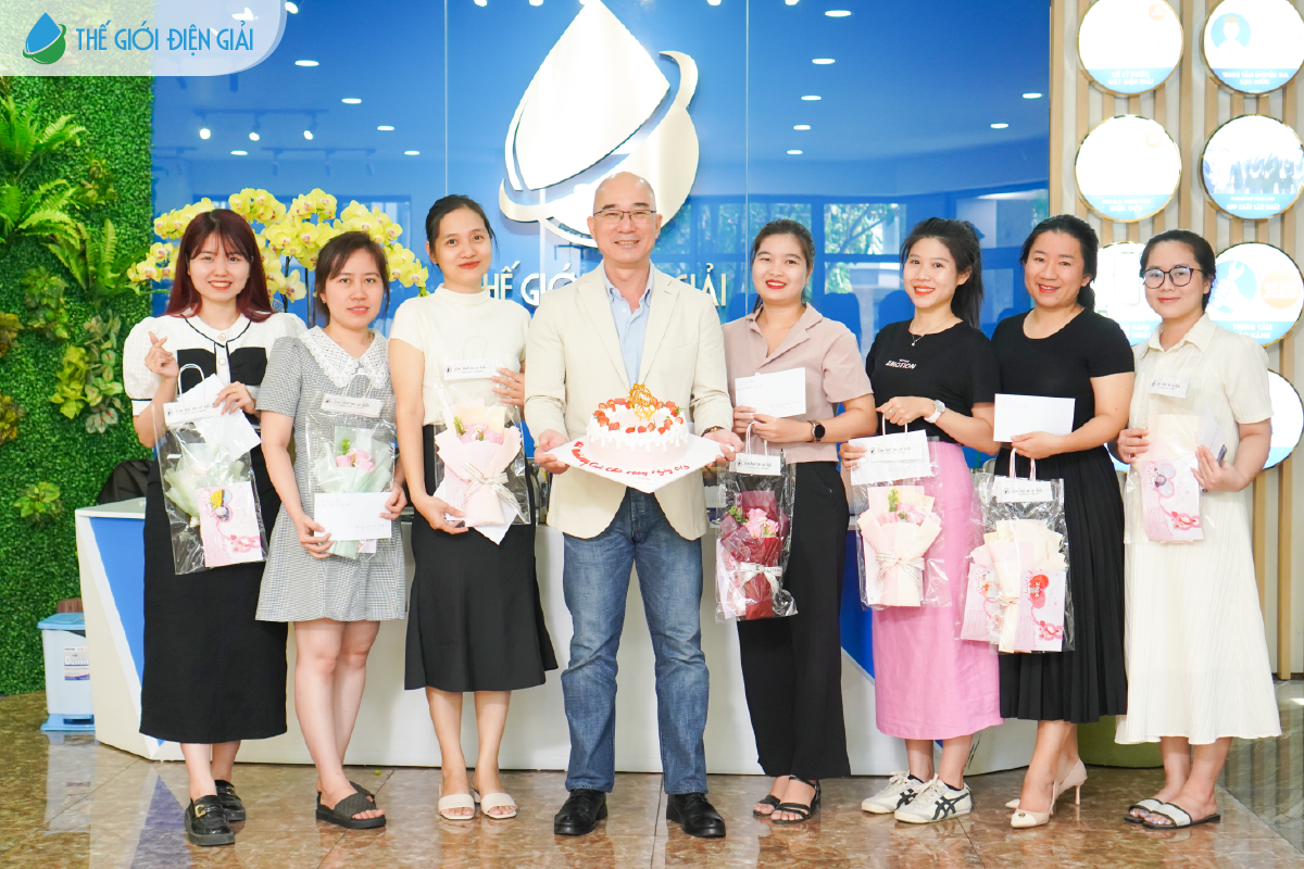 Hình ảnh xinh đẹp, tươi tắn và rạng ngời của phái đẹp trong ngày đặc biệt