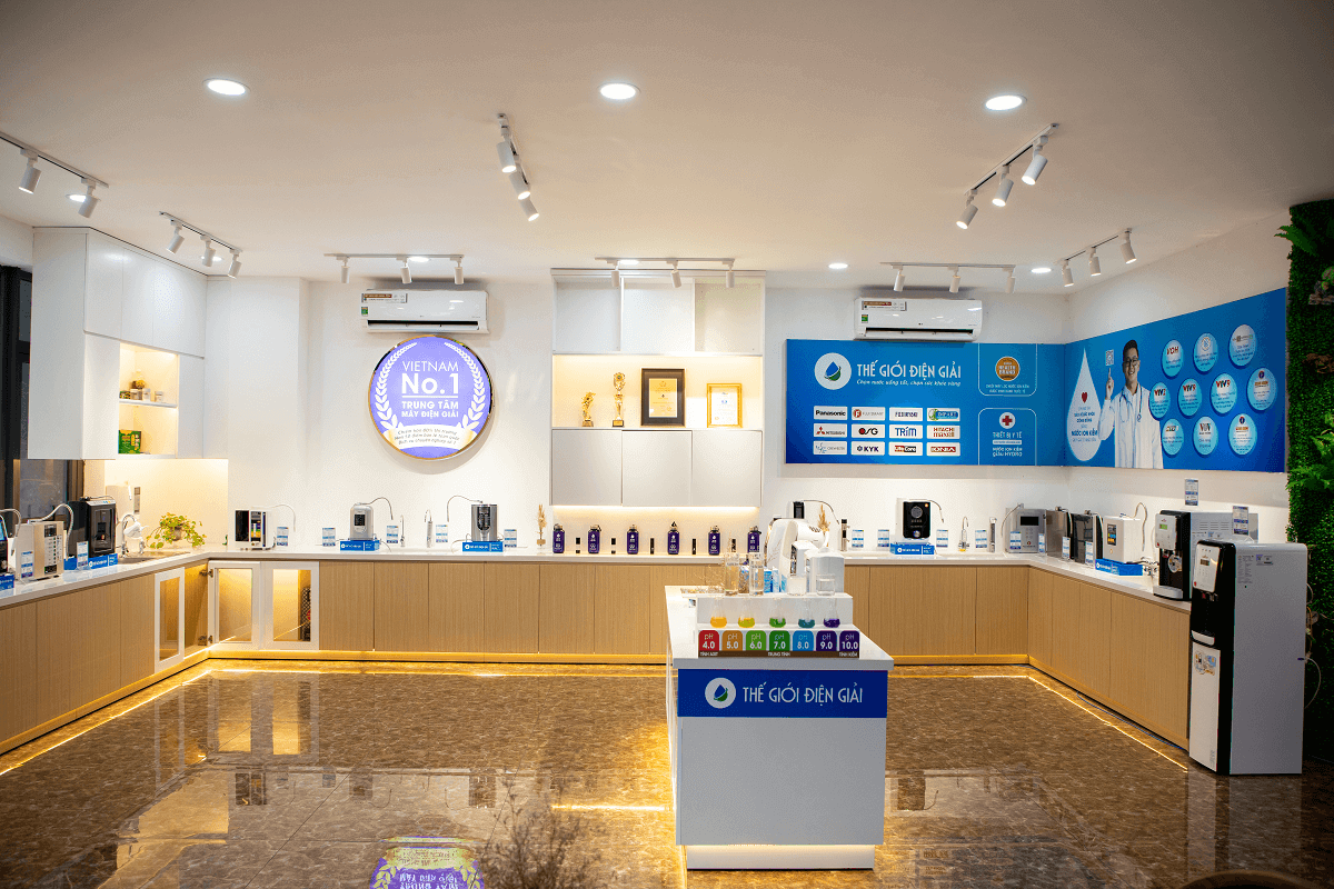 Showroom trải nghiệm máy lọc nước ion kiềm điện giải Mega Center trưng bày các dòng máy điện giải nổi tiếng nhất