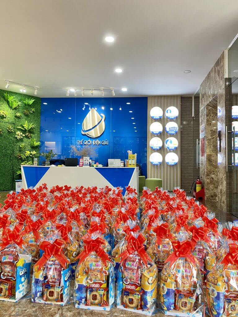Hằng trăm phần quà Trung Thu ý nghĩa gửi trao đến các em nhỏ làng trẻ SOS