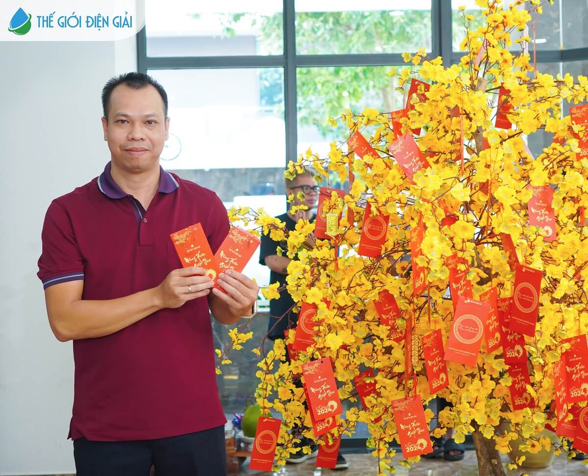 Trước khi “hái lộc” Ban Giám Đốc gửi gắm những câu chúc năm mới thật nhiều sức khỏe, thành công đến các CBNV