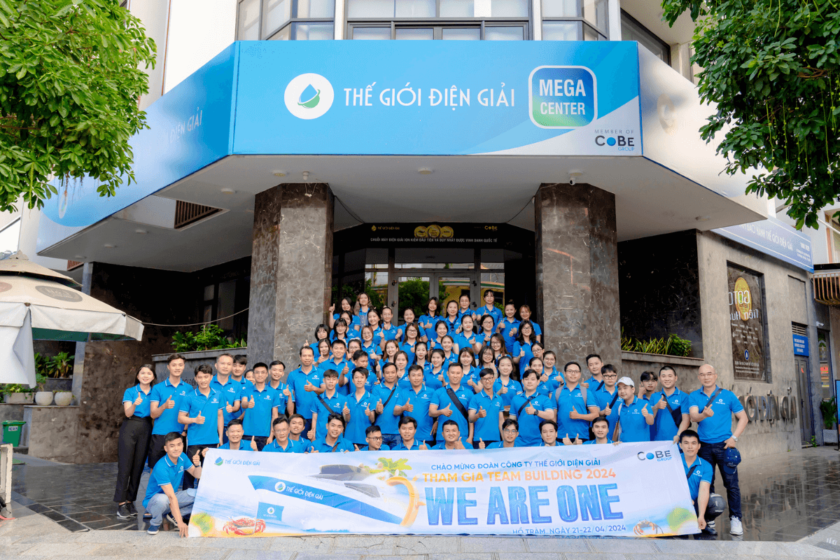 Đại gia đình Thế Giới Điện Giải chuẩn bị khởi hành đến địa điểm team building