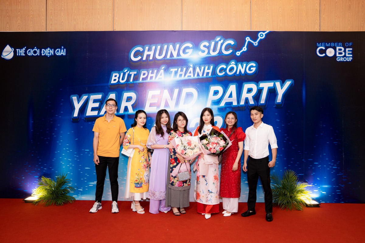 Phòng kế toán cùng nhau chụp hình 