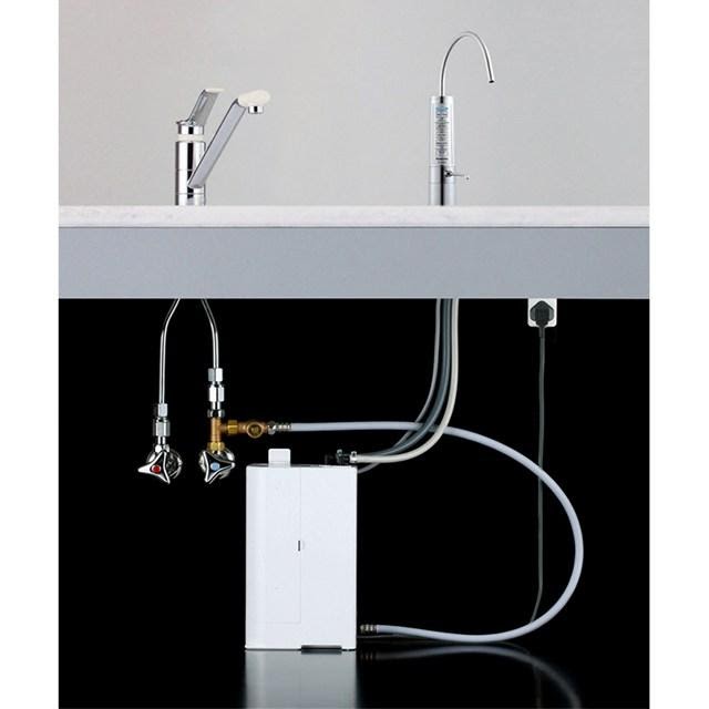Máy điện giải tạo nước ion kiềm hay máy lọc nước chính hãng loại tốt nhất Panasonic TK AB50 được tinh giản bộ phận lọc và điện phân ra khỏi hệ thống điều khiển giúp cho gian bếp của bạn được gọn gàng hơn rất nhiều