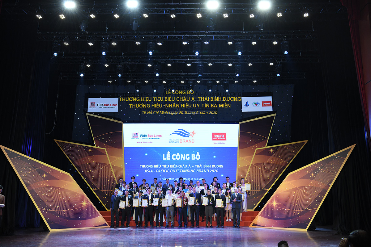 Buổi lễ trao giải cho các đại diện thương hiệu tiêu biểu nhất khu vực năm 2022